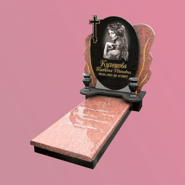 фигурный памятник из красного мрамора