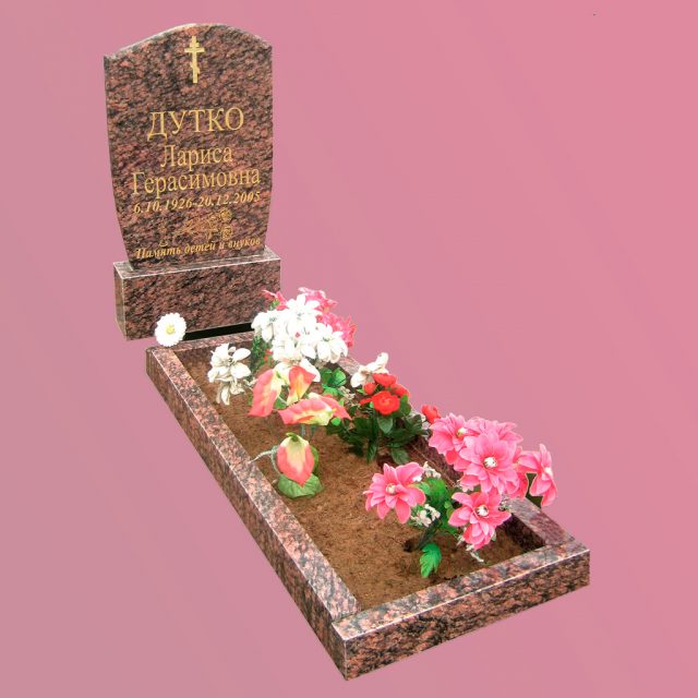 памятник из цветного гранита клецк